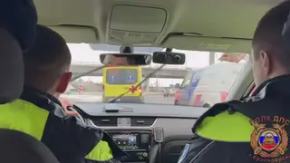 Сотрудник ДПС вместе с медиками «скорой помощи» провели в Красноярске профилактический рейд «Маяк» Сотрудник ДПС вместе с медиками «скорой помощи» провели в Красноярске профилактический рейд «Маяк»