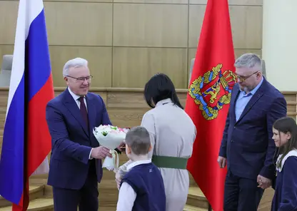 18 многодетных жительниц Красноярского края удостоились почётного знака «Материнская слава»