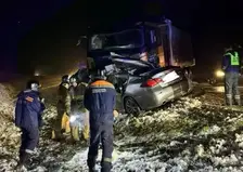 Два человека погибли в лобовом столкновении с грузовиком под Новосибирском