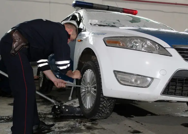 В ГИБДД красноярцам советуют не менять зимние шины