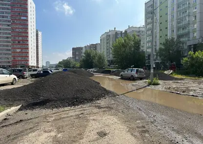 В Красноярске проходят подготовительные работы к выравниванию гравийной части ул. Карамзина