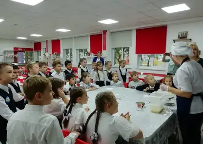 В красноярской школе №137 для младшеклассников создали проект о пользе правильного питания