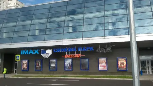 Трейлер с насилием и откровенными сценами показали в красноярском кинотеатре перед детским фильмом с отметкой 6+