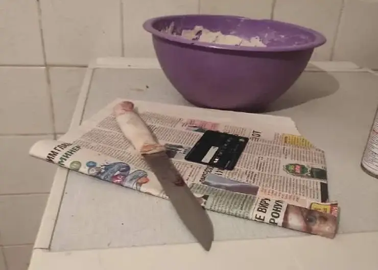 В Канске мужчина напал на бывшую девушку и ее нового парня, он избил их и украл телефоны