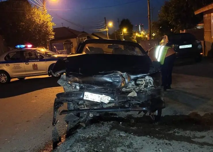 В ночном ДТП в Красноярске погибла 22-летняя девушка 