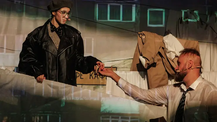 Сон советского человека: как устроена «Сказка панельных домов» Красноярского театра Пушкина