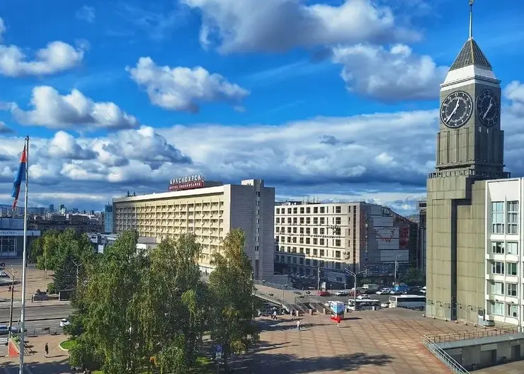 «Чему учат в школе» сегодня исполняют главные городские часы Красноярска
