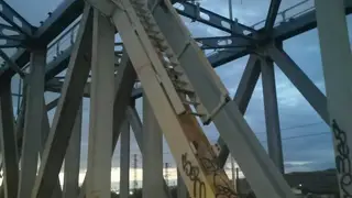 В Красноярске школьницу ударило током на железнодорожном мосту