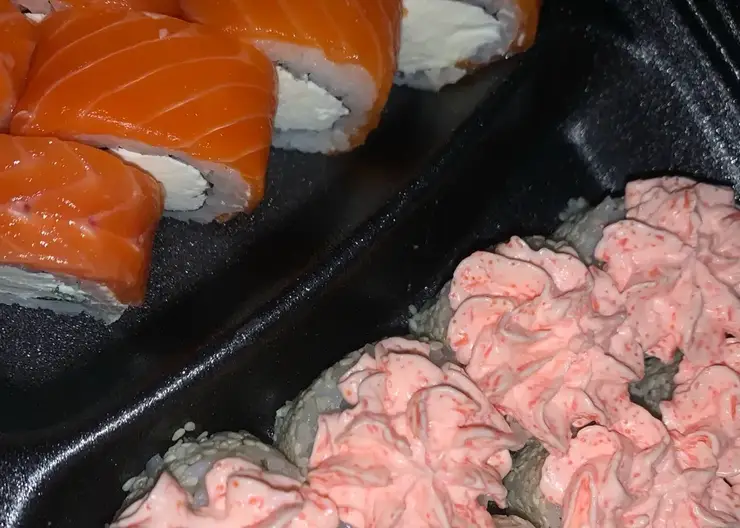 «Решил мне насолить»: знакомый самозанятой написал на нее донос за домашние роллы