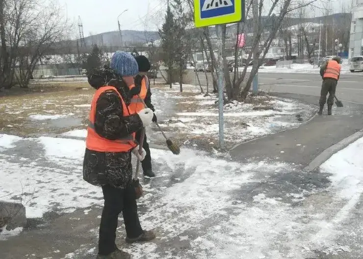 Красноярцев просят быть осторожнее на улицах из-за гололеда