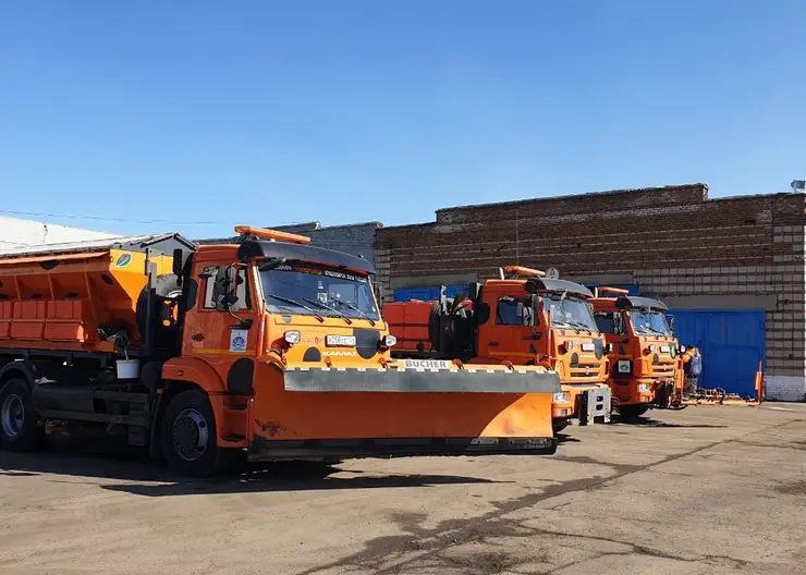 В Красноярске дорожно-уборочную технику подготовили к летнему сезону