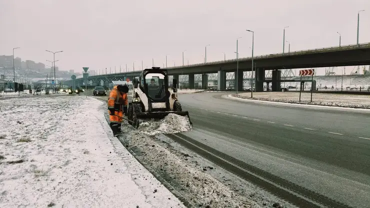 Сколько снега собрали дорожники с красноярских улиц