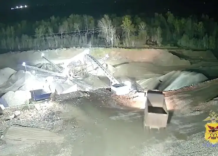 Житель Забайкалья угнал карьерный грузовик, чтобы впечатлить даму сердца