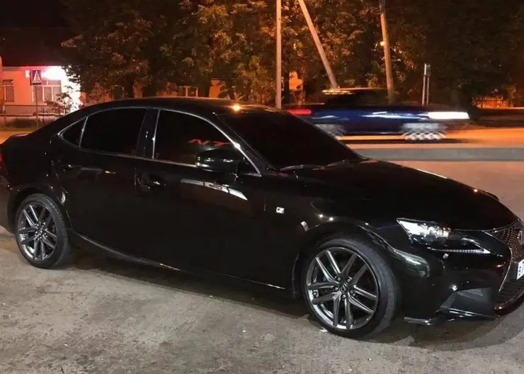 Студенту из Красноярска дали срок за езду на Lexus под наркотиками
