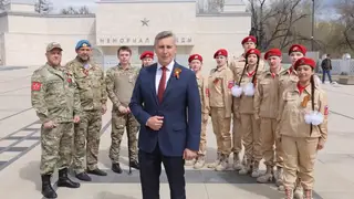 «Это радость со слезами на глазах навсегда с нами»: Алексей Додатко поздравил красноярцев с Днем Победы у мемориала