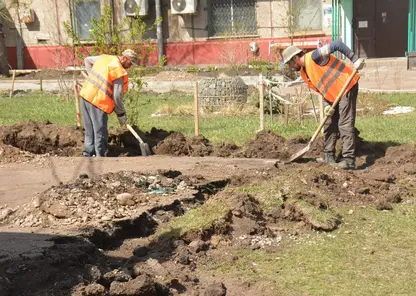 В Ленинском районе Красноярска начали ремонтировать дворы