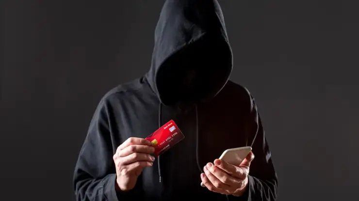 В Красноярском крае машинист отдал мошенникам 5,1 млн и втянул в это близких