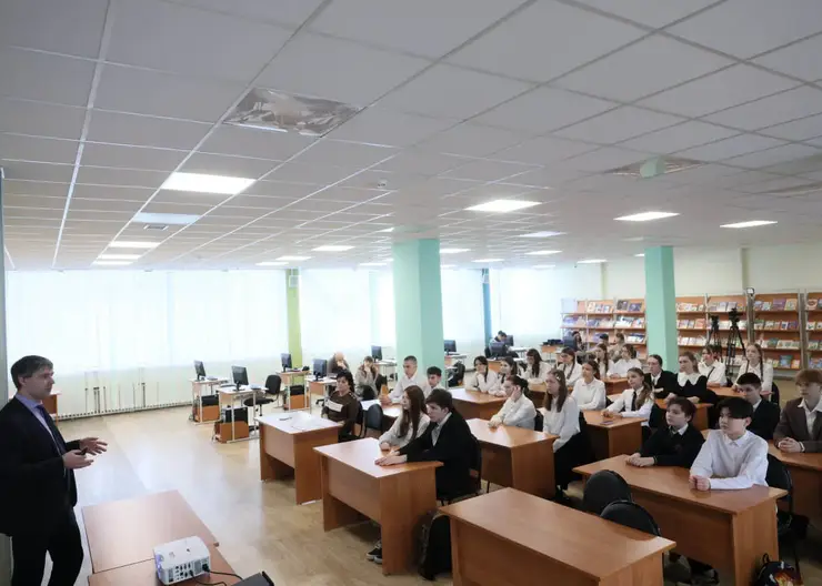 Красноярских школьников обучили кибербезопасности и рассказали о возможностях искусственного интеллекта