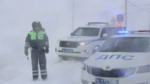 Жителей Красноярского края предупредили об опасной ситуации на трассах из-за сильного снега