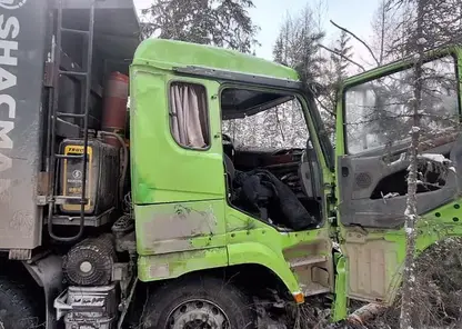 Водитель погиб в ДТП из-за столкновения китайских грузовиков в Красноярском крае