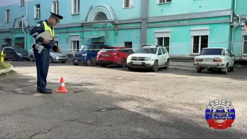 Молодая женщина сбила 6-летнюю девочку во дворе на правобережье Красноярска