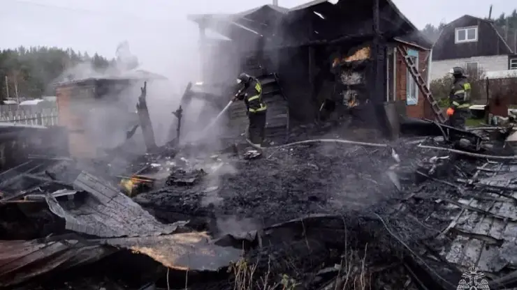Мужчина погиб при пожаре в садовом доме в поселке Кедровый Красноярского края