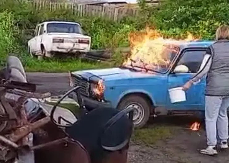 В Железногорске женщина пыталась сжечь автомобиль соседа из-за ссоры