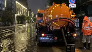 Почти пять тысяч кубометров воды откачали с дорог Красноярска за выходные Почти пять тысяч кубометров воды откачали с дорог Красноярска за выходные