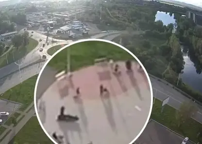 Самокатчика, сбившего пятилетнего ребенка, разыскивают в Абакане (видео)