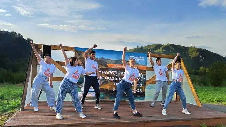 Ученые и студенты из трех стран обсудили историю тюркских народов на Алтае