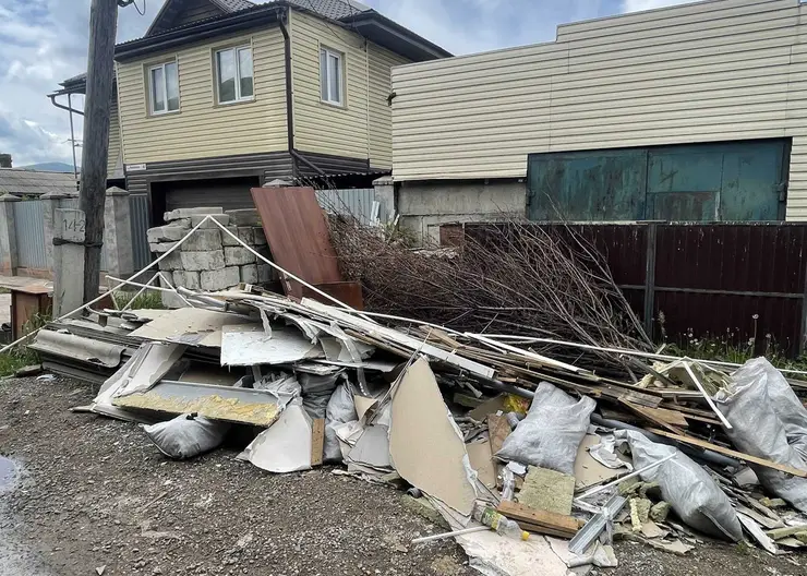 В Красноярске жителей частных домов оштрафовали за мусор