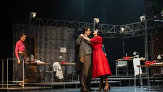 «Щемящее чувство ностальгии»: в Красноярске прошла премьера спектакля «Служебный роман» «Щемящее чувство ностальгии»: в Красноярске прошла премьера спектакля «Служебный роман»