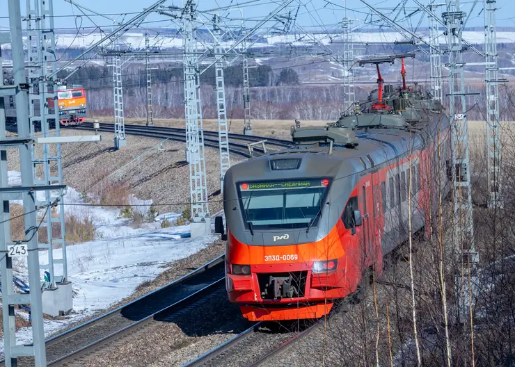 Расписание трех пригородных поездов изменится на Красноярской железной дороге с 13 апреля
