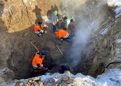 Лопнувшая труба оставила без воды часть города в Оренбургской области 