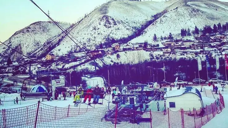 Пожар парализовал работу подъёмника и кафе в Шерегеше