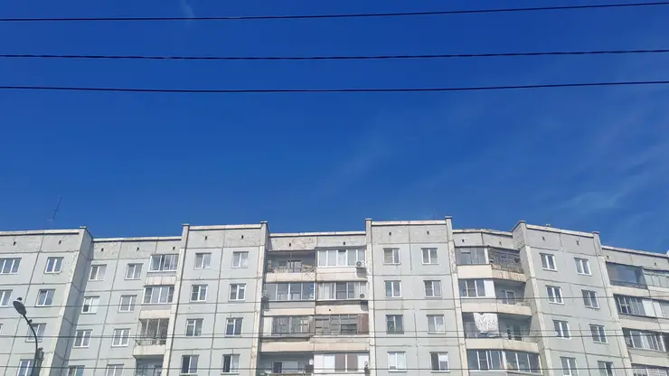 В Красноярском крае судебные приставы помогли женщине заселиться в унаследованную квартиру, в которую ее не пускала родная сестра