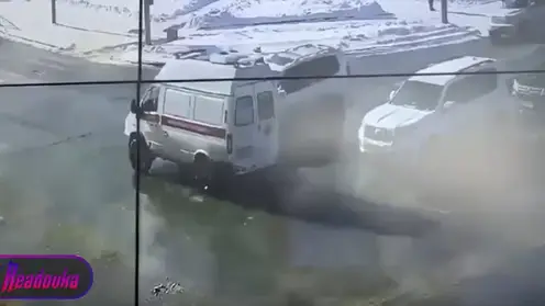 Внедорожник врезался в «скорую» на Сахалине