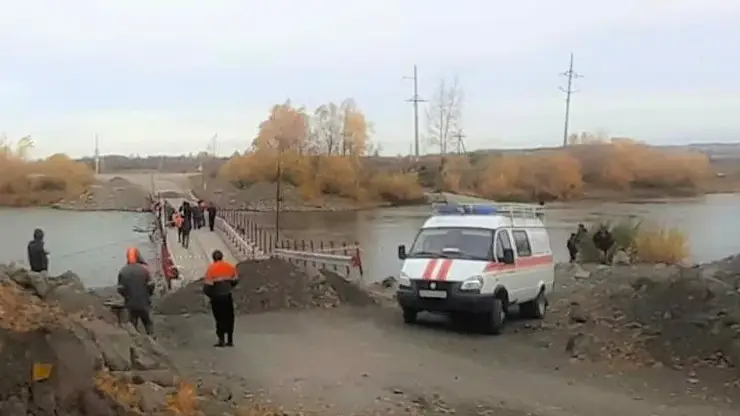 Наплавной мост в Ачинске, с которого рухнул грузовик, эксплуатировали с нарушениями