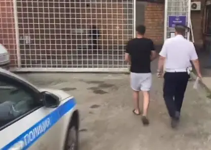 18-летнего красноярца арестовали на 10 суток за отказ снять тонировку