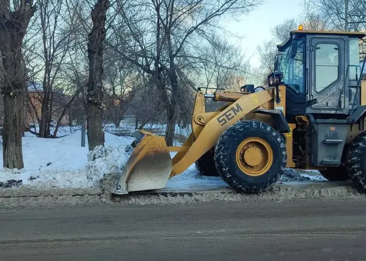 Около 72000 кубометров снега вывезли с дорог Красноярска с начала этого года