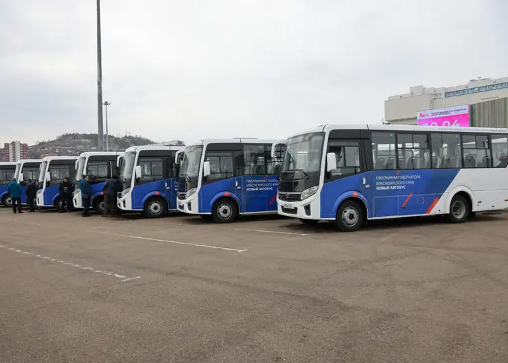 Губернатор Красноярского края передал в 22 территории 112 автобусов