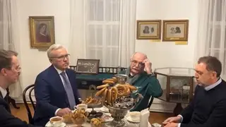 Никита Михалков во время визита в Красноярск посетил музей-усадьбу Сурикова