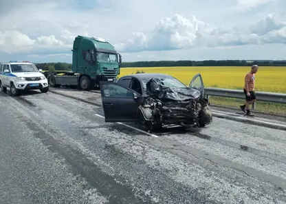В Красноярском крае фура смяла легковушку: пострадали два человека