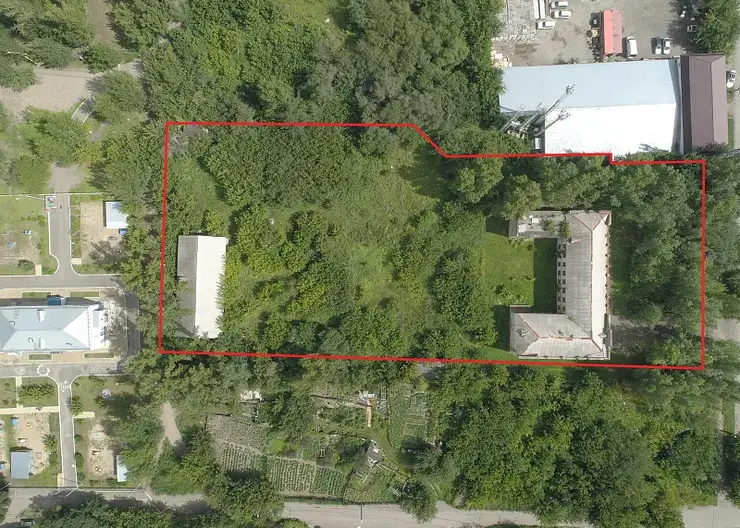 В Красноярске участок с заброшенным техникумом планируют продать за 23,7 млн рублей