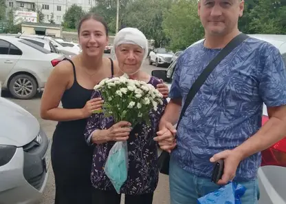 «Предстоит заново ходить и купаться». Пенсионерку, на которую упал кусок балкона в центре Красноярска, выписали из больницы