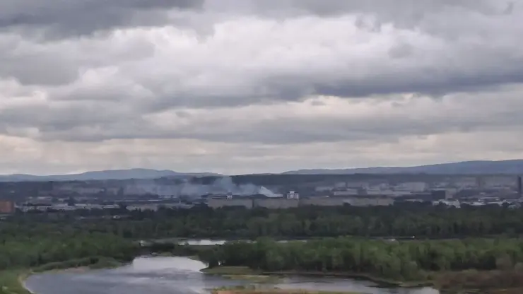В Красноярске горит пекарня на ул. Тамбовской