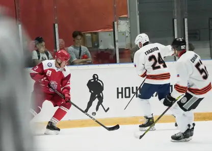 Товарищеский матч между командой «Легенды хоккея» и сборной Иркутской области состоялся в Ангарске