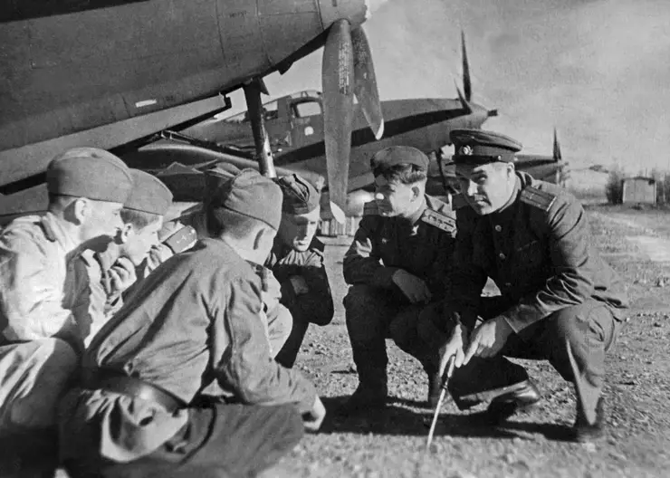 В аэропорту Красноярска открылась выставка о легендарной трассе «Аляска — Сибирь»