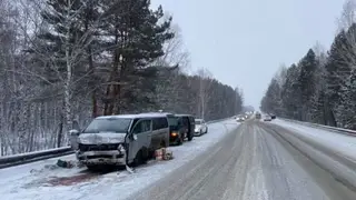 Пожилой водитель выехал на встречку и погубил пассажира в Красноярском крае