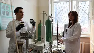 Учёные НГУ создали катализатор для превращения пластика в топливо Учёные НГУ создали катализатор для превращения пластика в топливо